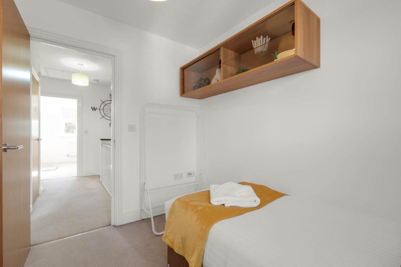 Holiday home Foxherne 5bdr 3ba Serviced House With Parking - By 360stays