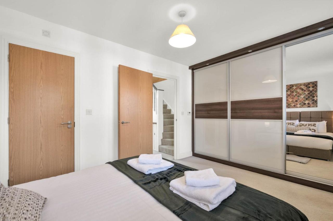 Foxherne 5bdr 3ba Serviced House With Parking - By 360stays * Slough
