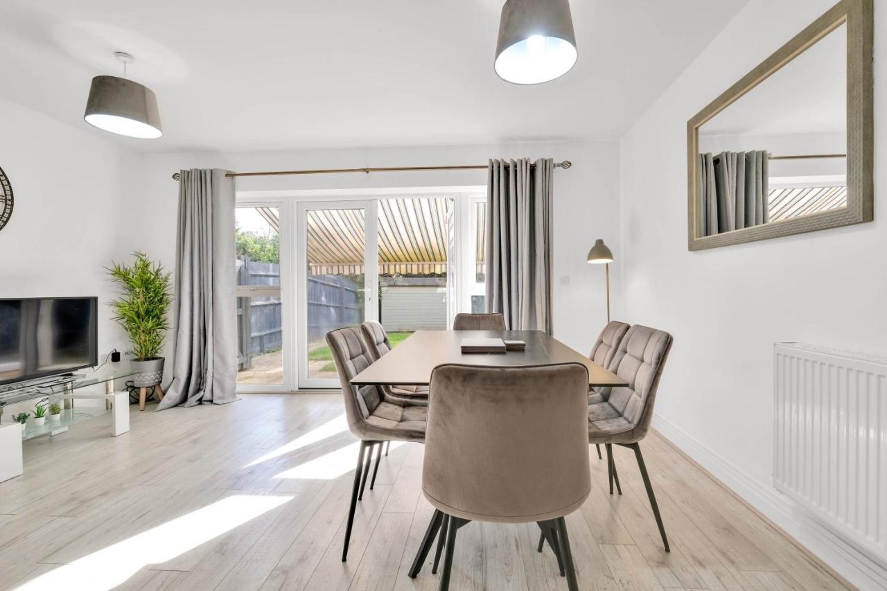 Foxherne 5bdr 3ba Serviced House With Parking - By 360stays *