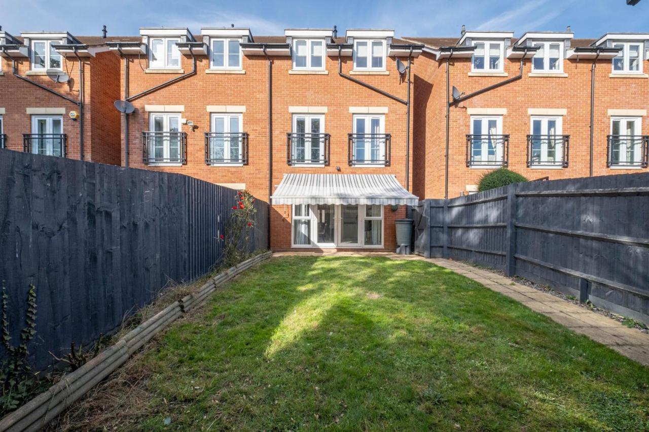 Foxherne 5bdr 3ba Serviced House With Parking - By 360stays Holiday home *