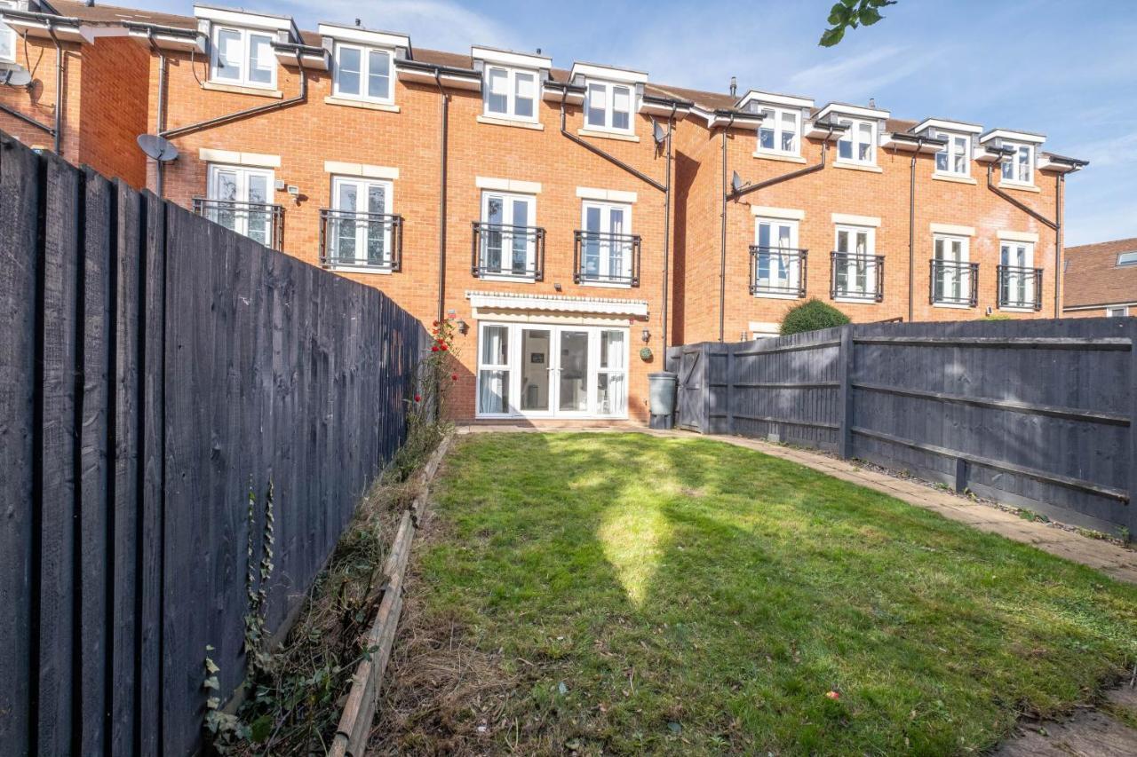 Foxherne 5bdr 3ba Serviced House With Parking - By 360stays Holiday home *