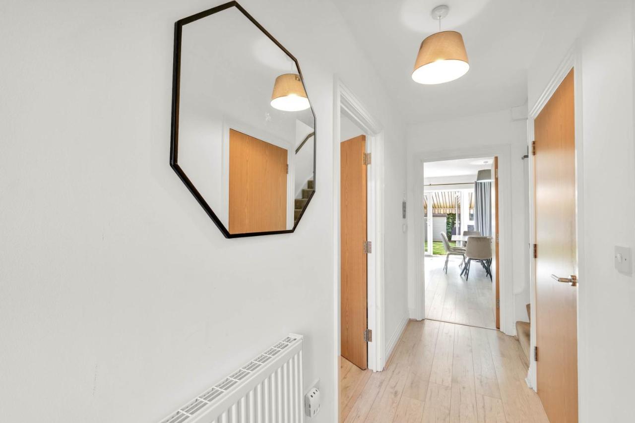 Foxherne 5bdr 3ba Serviced House With Parking - By 360stays Holiday home *