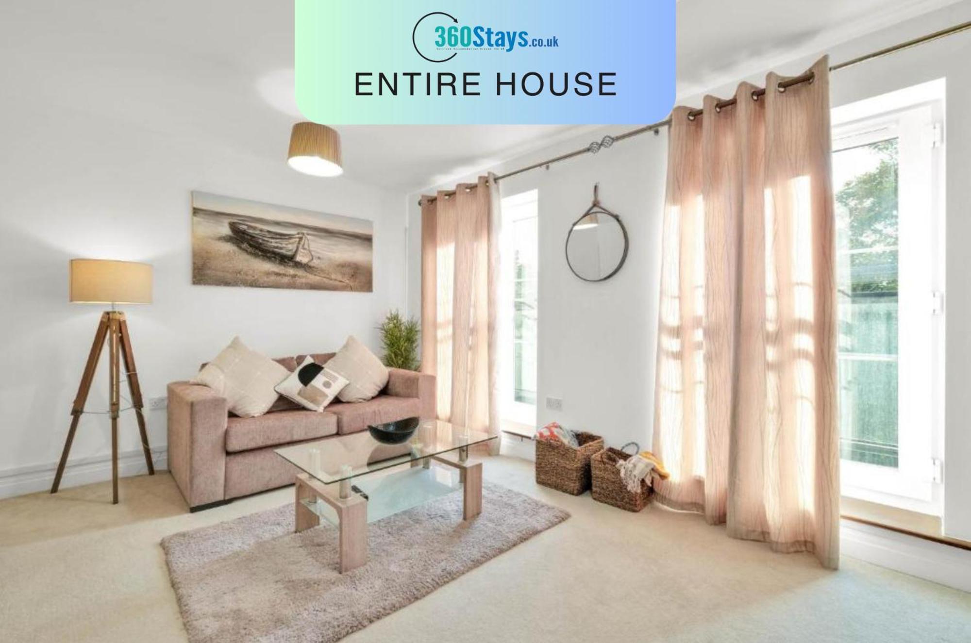 Foxherne 5bdr 3ba Serviced House With Parking - By 360stays Holiday home Slough