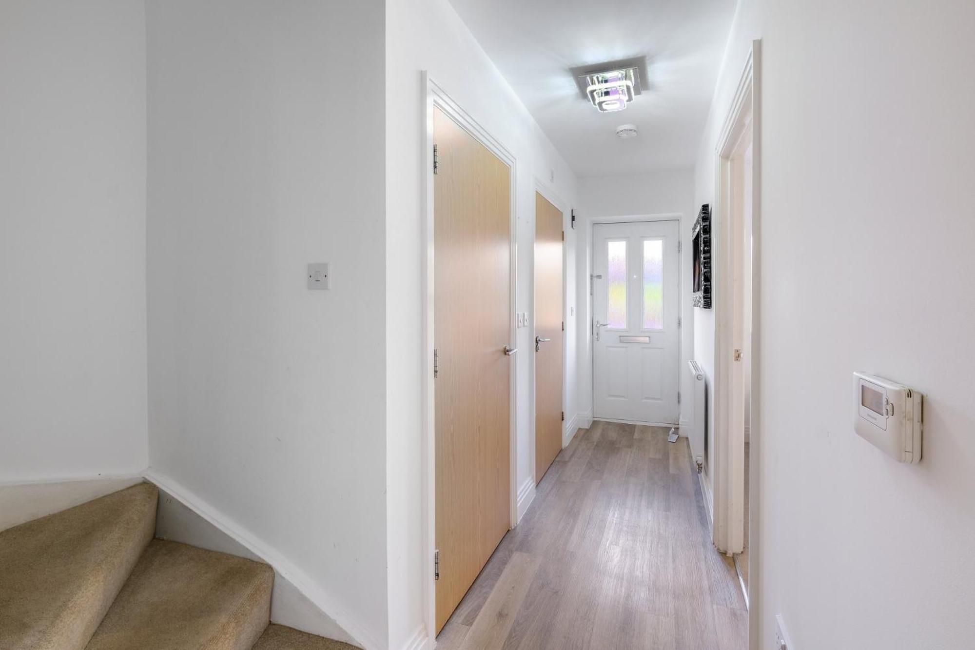 Foxherne 5bdr 3ba Serviced House With Parking - By 360stays * Slough